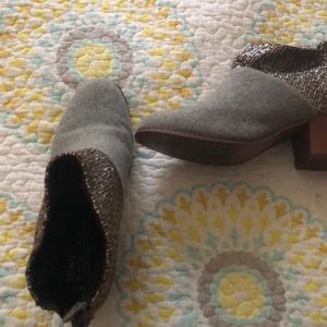 Toms boots size 10